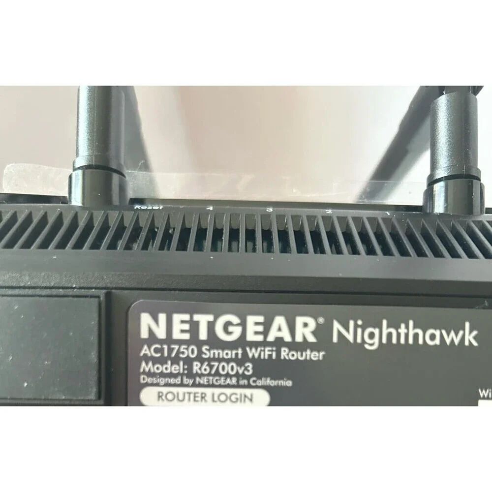 NETGEAR Nighthawk AC1750 R6700V3 Smart WiFi Router - Picture 3 of 6